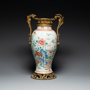 Vase en porcelaine de Chine famille rose à monture en bronze doré, Qianlong — photo 1