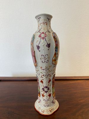 Vase en porcelaine de Chine famille rose à sujet mandarin, Qianlong — photo 2