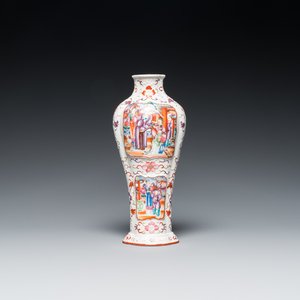 Vase en porcelaine de Chine famille rose à sujet mandarin, Qianlong — photo 1