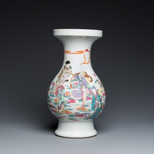 Vase en porcelaine de Chine famille rose de style Yongzheng, 20ème — photo 1
