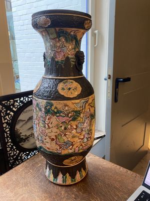 Vase en porcelaine de Chine famille rose dit 'de Nankin' à décor de scènes de guerre, 19ème — photo 7