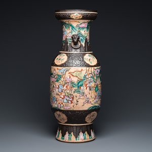 Vase en porcelaine de Chine famille rose dit 'de Nankin' à décor de scènes de guerre, 19ème — photo 2