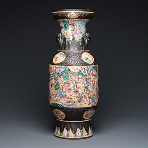 Vase en porcelaine de Chine famille rose dit 'de Nankin' à décor de scènes de guerre, 19ème — photo 3