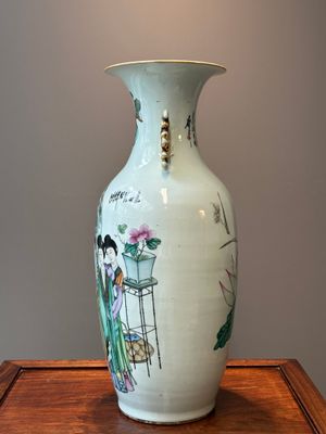 Vase en porcelaine de Chine famille rose, signé Yu Zhao 余钊, 19/20ème — photo 2