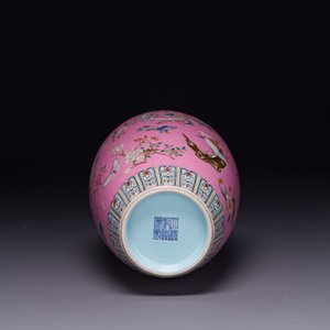 Vase en porcelaine de Chine famille rose sur fond rose à décor de papillons, marque et peut-être époque de Qianlong — photo 8
