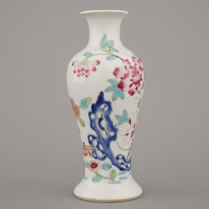 Vase en porcelaine de Chine, famille rose, Yongzhen, env. 1720 — photo 5