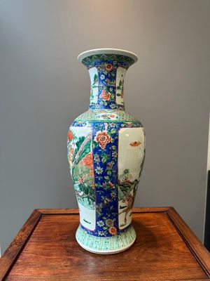 Vase en porcelaine de Chine famille verte à décor de guerriers à cheval, 19ème — photo 2
