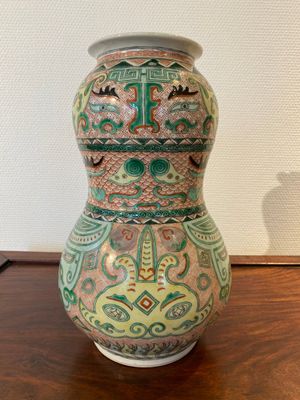 Vase en porcelaine de Chine famille verte à décor de masques taotie, marque de Xuande, 19ème — photo 4