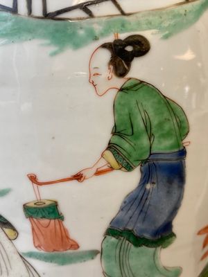 Vase en porcelaine de Chine famille verte au couvercle et socle en bois ajouré, Kangxi — photo 14
