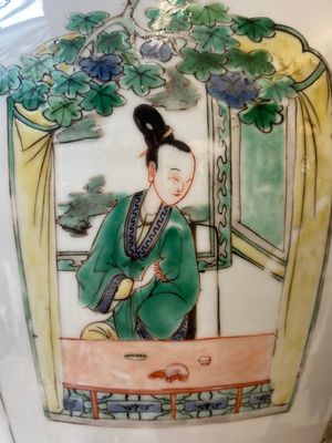 Vase en porcelaine de Chine famille verte au couvercle et socle en bois ajouré, Kangxi — photo 18