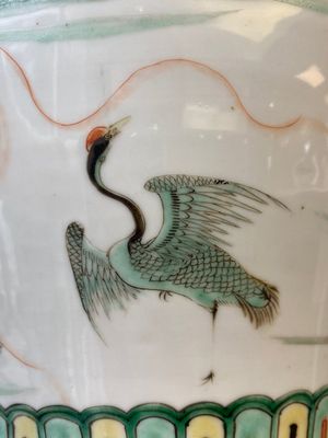 Vase en porcelaine de Chine famille verte au couvercle et socle en bois ajouré, Kangxi — photo 10