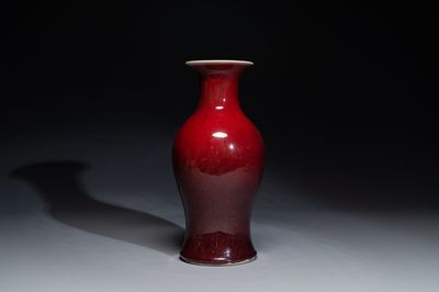 Vase en porcelaine de Chine monochrome en rouge de cuivre, 19ème