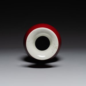 Vase en porcelaine de Chine monochrome en rouge de cuivre, 19ème — photo 4
