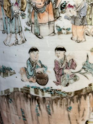 Vase en porcelaine de Chine qianjiang cai, signé Wang Xingli 汪興黎, 19/20ème — photo 9
