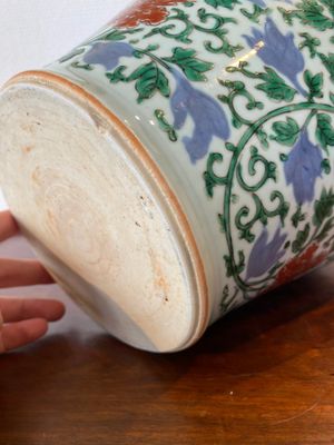 Vase en porcelaine de Chine wucai à décor de phénix et de pivoines, époque Transition — photo 8
