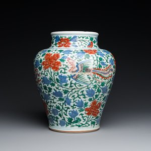 Vase en porcelaine de Chine wucai à décor de phénix et de pivoines, époque Transition — photo 1