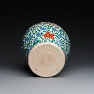 Vase en porcelaine de Chine wucai à décor de phénix et de pivoines, époque Transition — photo 6