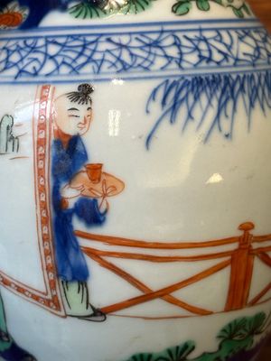 Vase en porcelaine de Chine wucai à décor figuratif et calligraphie, 19ème — photo 9