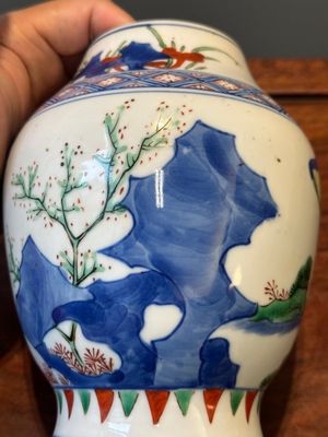 Vase en porcelaine de Chine wucai à décor figuratif et calligraphie, période Transition — photo 15