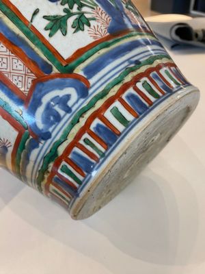 Vase en porcelaine de Chine wucai au couvercle en bois, époque Transition — photo 9