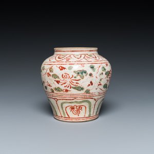 Vase en porcelaine de Vietnam ou Annam à décor floral émaillé en vert et rouge, 14/15ème — photo 5
