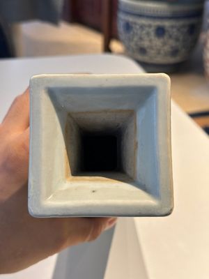 Vase et socle en porcelaine de Chine famille rose à monture bronze dorée, Yongzheng — photo 5