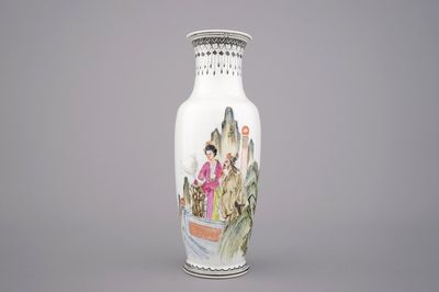 Vase fin chinois, famille rose, République