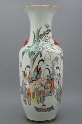 Vase très fin à décor de femmes en porcelaine chinoise, 19e-20e