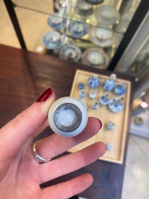 Veertien Chinese blauw-witte miniatuur vazen met floraal decor, Kangxi — foto 26