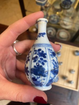 Veertien Chinese blauw-witte miniatuur vazen met floraal decor, Kangxi — foto 5