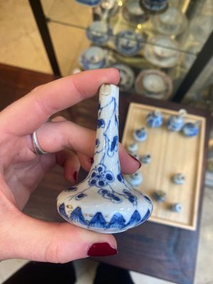 Veertien Chinese blauw-witte miniatuur vazen met floraal decor, Kangxi — foto 9