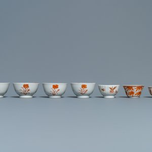 Veertien Chinese ijzerrode en vergulde koppen en negen schotels, Kangxi/Qianlong — foto 11