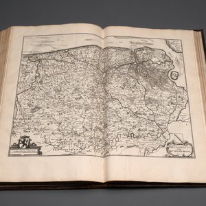 Verheerlykt Vlaandre, Flandria Illustrata, an illustrated chronicle of Flanders in three tomes and two volumes, Flanders, dated 1735 — photo 15