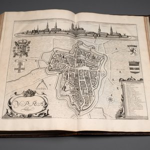 Verheerlykt Vlaandre, Flandria Illustrata, an illustrated chronicle of Flanders in three tomes and two volumes, Flanders, dated 1735 — photo 16