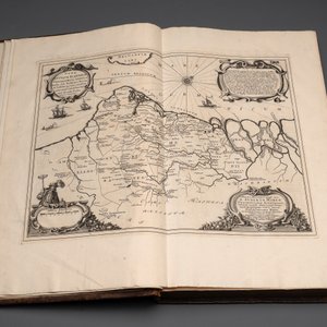Verheerlykt Vlaandre, Flandria Illustrata, an illustrated chronicle of Flanders in three tomes and two volumes, Flanders, dated 1735 — photo 5