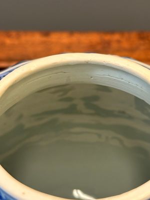 Verseuse à vin couverte en porcelaine de Chine en bleu et blanc à décor figuratif, Wanli — photo 5