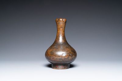 Verseuse à vin de type 'hu' en bronze, Zhou de l'est/Han
