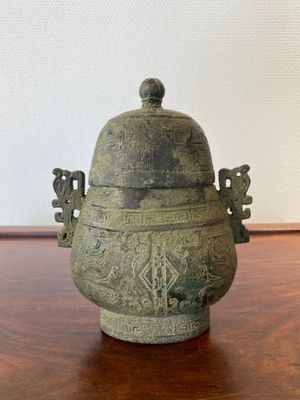 Verseuse à vin rituelle de type 'you' en bronze, Chine, Zhou, ca. 11ème-9ème a.C. — photo 4