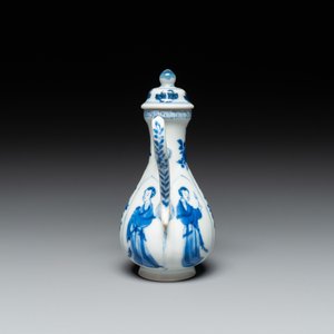 Verseuse couverte en porcelaine de Chine en bleu et blanc à décor des 'Longues Dames', marque de jade, Kangxi — photo 5