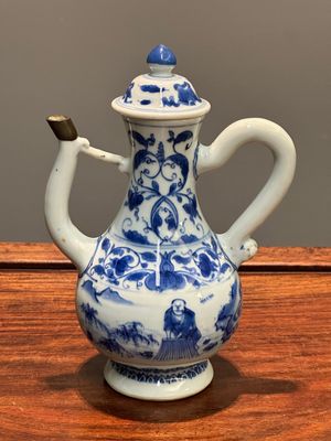 Verseuse couverte en porcelaine de Chine en bleu et blanc à décor d'un pêcheur et un bûcheron, période Transition — photo 1