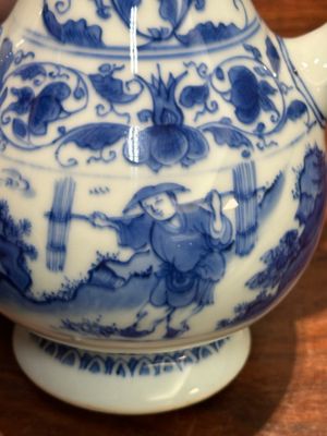 Verseuse couverte en porcelaine de Chine en bleu et blanc à décor d'un pêcheur et un bûcheron, période Transition — photo 11