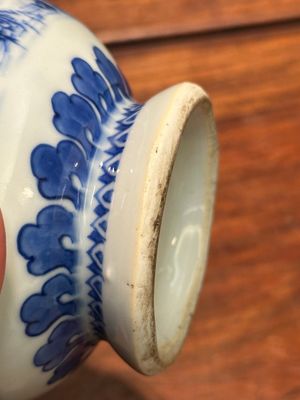 Verseuse couverte en porcelaine de Chine en bleu et blanc à décor d'un pêcheur et un bûcheron, période Transition — photo 16