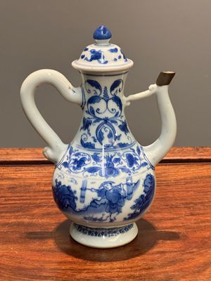 Verseuse couverte en porcelaine de Chine en bleu et blanc à décor d'un pêcheur et un bûcheron, période Transition — photo 3