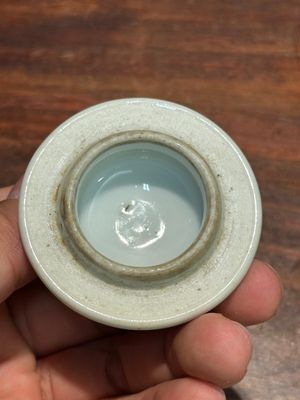Verseuse couverte en porcelaine de Chine en bleu et blanc à décor d'un pêcheur et un bûcheron, période Transition — photo 6