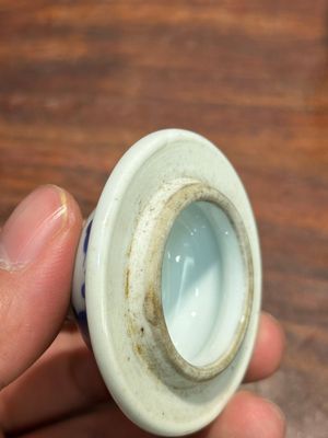 Verseuse couverte en porcelaine de Chine en bleu et blanc à décor d'un pêcheur et un bûcheron, période Transition — photo 7