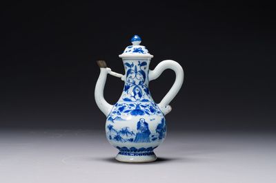 Verseuse couverte en porcelaine de Chine en bleu et blanc à décor d'un pêcheur et un bûcheron, période Transition