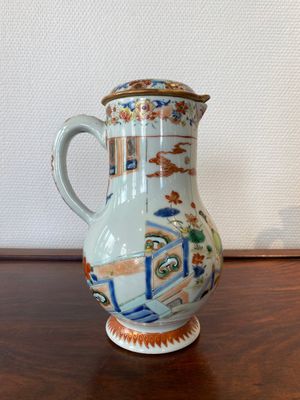Verseuse couverte en porcelaine de Chine verte-Imari à décor d'une scène du 'Xi Xiang Ji', Yongzheng — photo 3