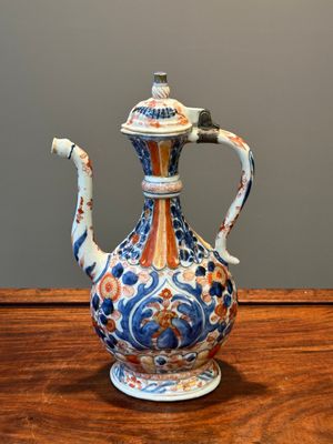 Verseuse de type 'aftaba' en porcelaine de Chine de style Imari pour le marché islamique, Kangxi — photo 2