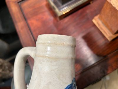 Verseuse en faïence de Lisbonne en bleu et blanc inscrit au nom de Jacob Schröder, datée 1644 — photo 9