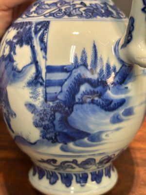 Verseuse en porcelaine de Chine en bleu et blanc à décor de figures dans un paysage, époque Transition — photo 16